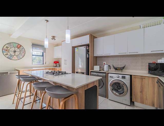3 BEDROOM APARTMENT FOR SALE IN LONGLAKE
